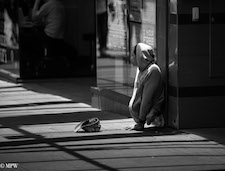 Mike Wheelton street photographer. Colour, black and white street photography. Queen Street, Auckland city, New Zealand.
